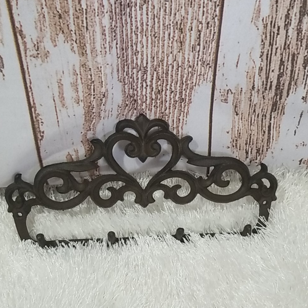 Cast iron heart with 4 hooks